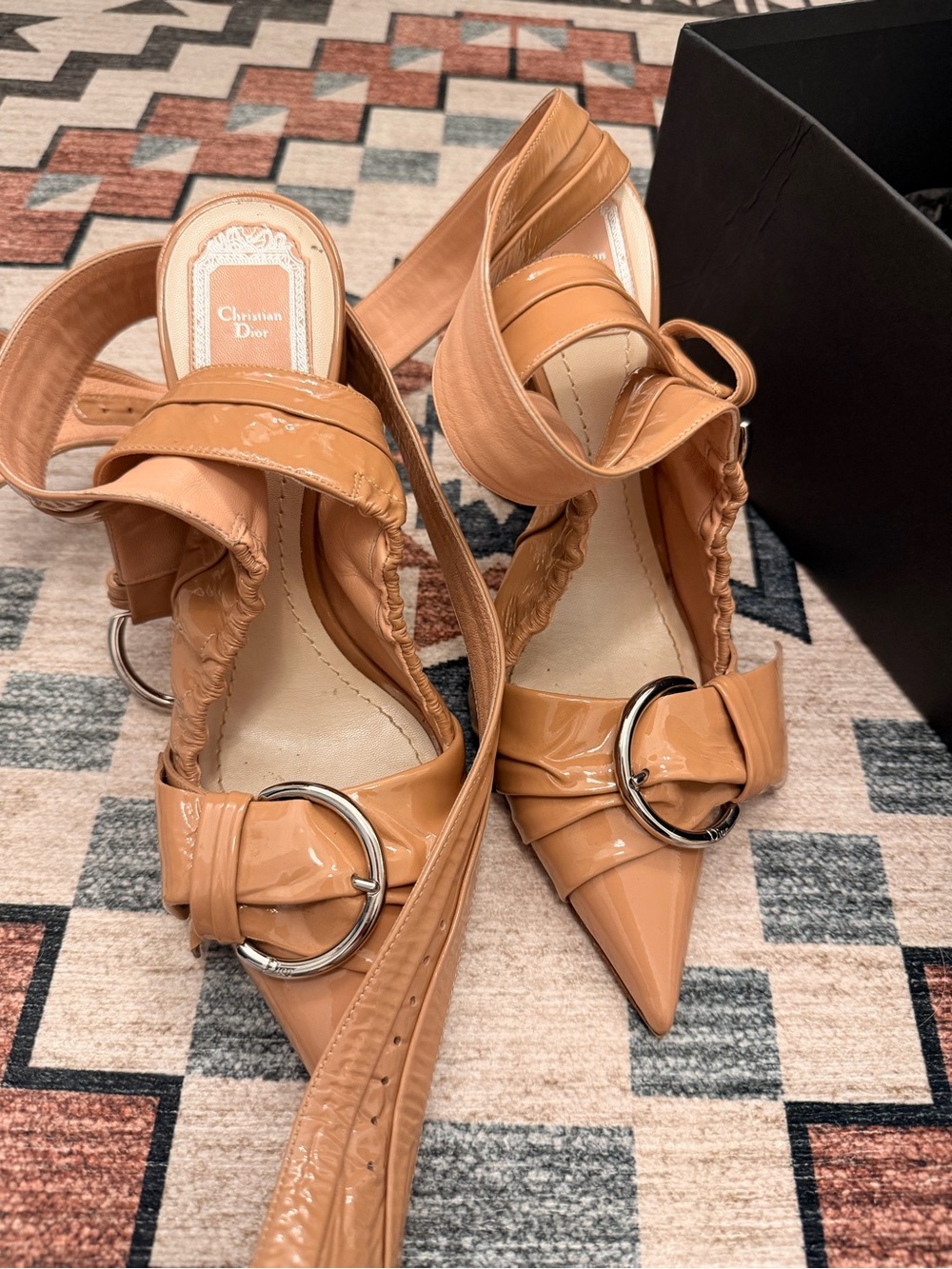 Christian Dior Conquest nude patent leather pointed-toe pumps - Picture 2 of 9